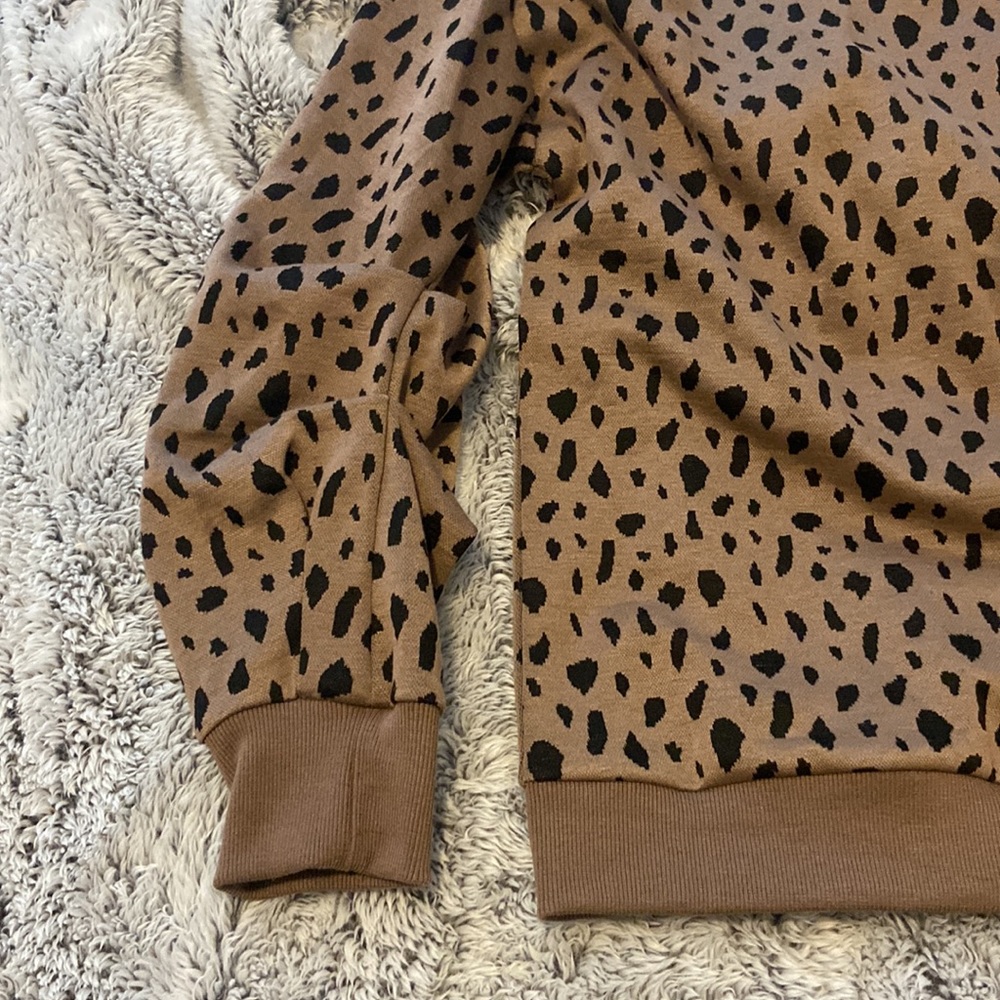 💕Leopard Pullover Small - Picture 8 of 10